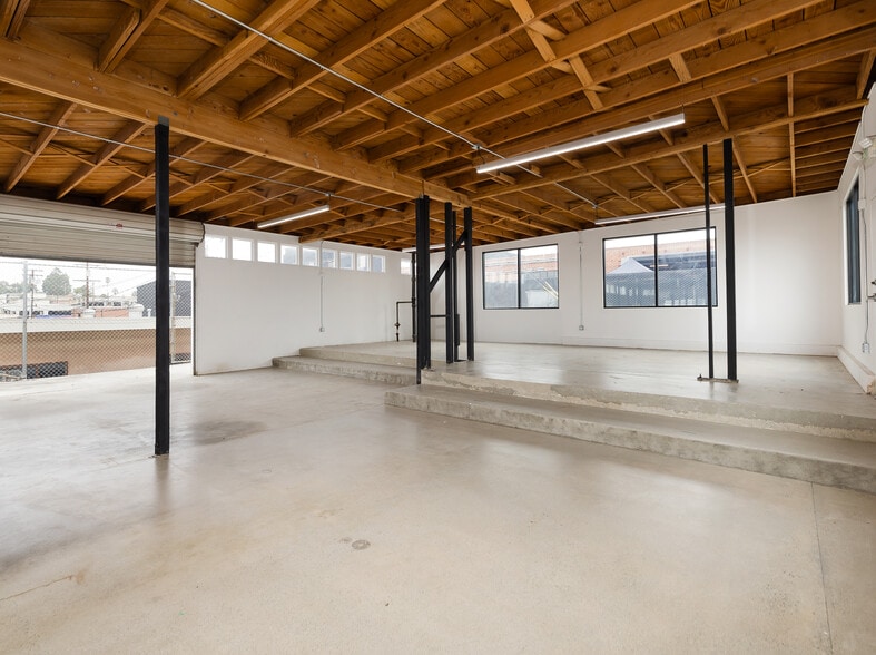 More Photos Of 805 E El Segundo Blvd, El Segundo Showroom For Sale