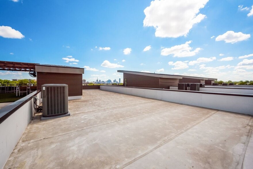 More Photos Of 4763 Algiers St, Dallas Loft Creative Space For Sale