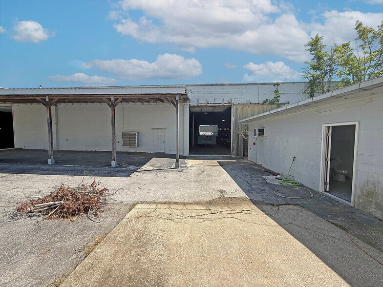 More Photos Of 60 Bells Ln, Junction City Warehouse For Sale