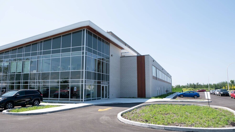 Primary Photo Of 6485-6505 Rue Eugène-Héroux, Saint-hubert Coworking Space