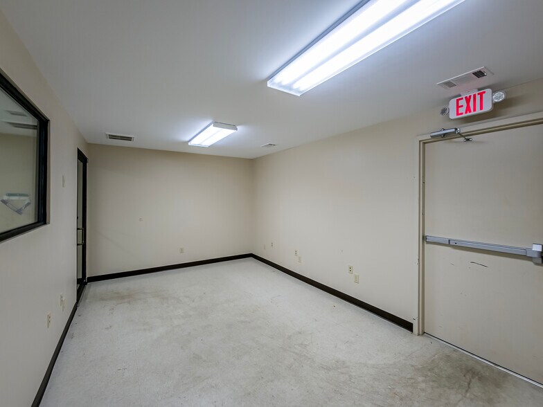 More Photos Of 2773 Marshall Dr, Tifton Warehouse For Sale