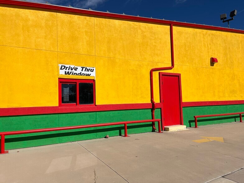 More Photos Of 933 W Main St, Farmington Restaurant For Lease