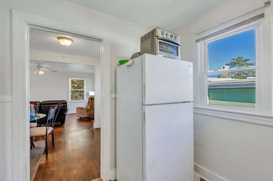 More Photos Of 2203 Skidaway Rd, Savannah Freestanding For Sale