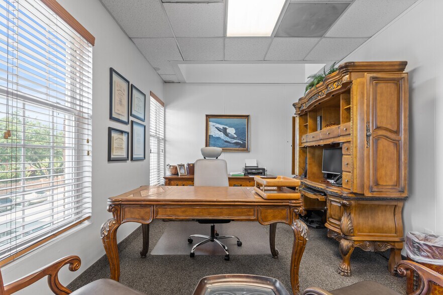More Photos Of 17734 Preston Rd, Dallas Office For Sale