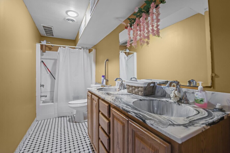 More Photos Of , Minneapolis General Retail For Sale