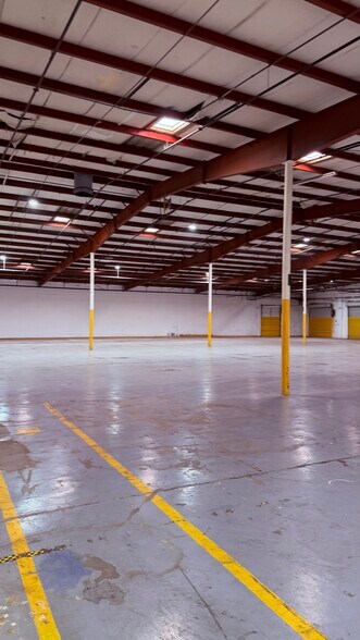 More Photos Of 3517 Frutas Ave, El Paso Manufacturing For Lease