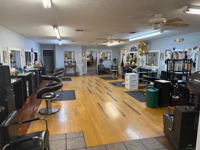 More Photos Of 1030 Camphor Ln, Deland General Retail For Sale