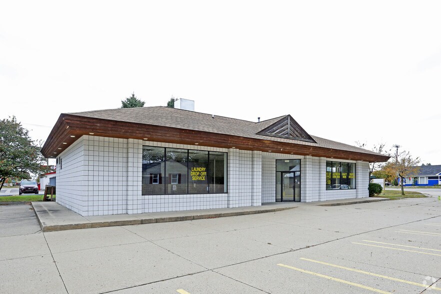More Photos Of 5433 Sashabaw Rd, Clarkston Freestanding For Lease