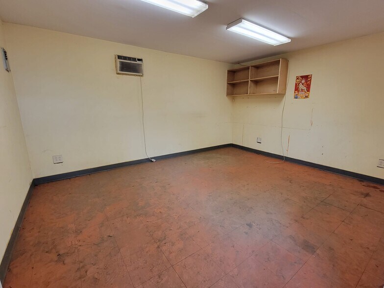 More Photos Of 375 Western Hwy, Tappan Warehouse For Lease