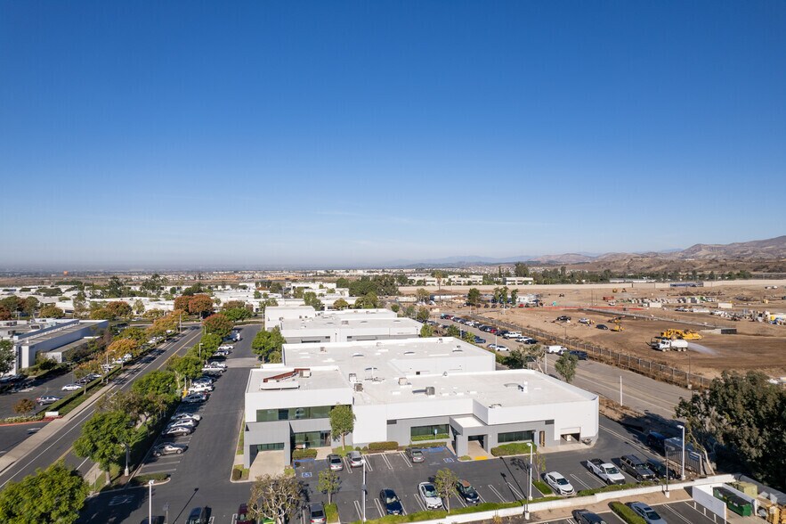 More Photos Of 24 Hammond, Irvine Light Manufacturing For Lease