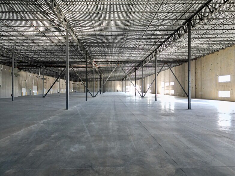 More Photos Of 15707 Terrazzo dr, Colorado Springs Showroom For Lease