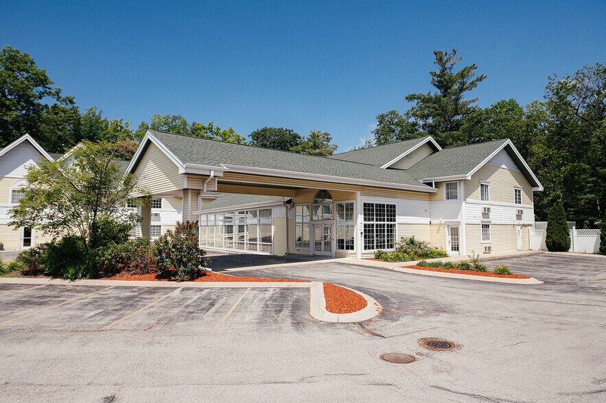 More Photos Of 461 Munson Ave, Traverse City Hotel For Sale