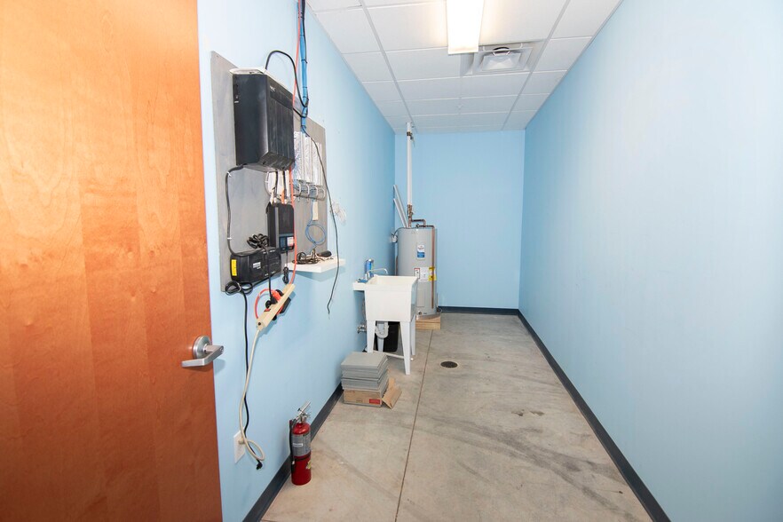 More Photos Of 3 Unlimited Dr, Saratoga Springs Office For Lease