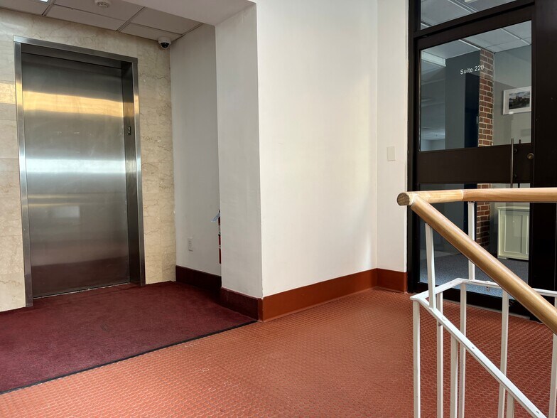 More Photos Of 200 Dexter Ave, Watertown Medical For Lease