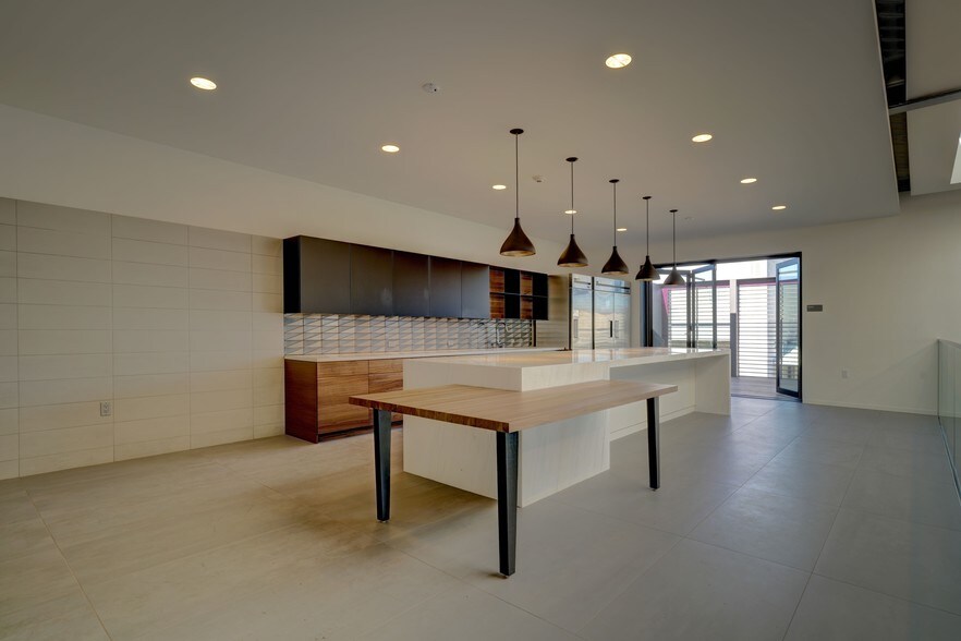 More Photos Of 2236 S Barrington Ave, Los Angeles Loft Creative Space For Lease