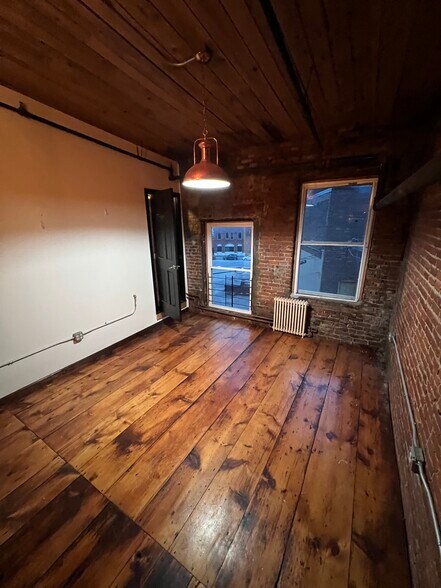 More Photos Of 106 Genesee St, Utica Restaurant For Lease