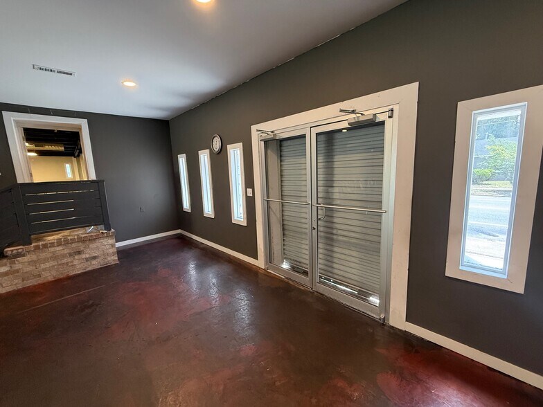 More Photos Of 621 Greenfield St, Wilmington Storefront Retail Office For Lease