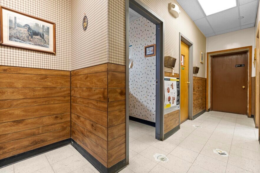 More Photos Of 755 Barnum Avenue Cutoff, Stratford Veterinarian Kennel For Sale