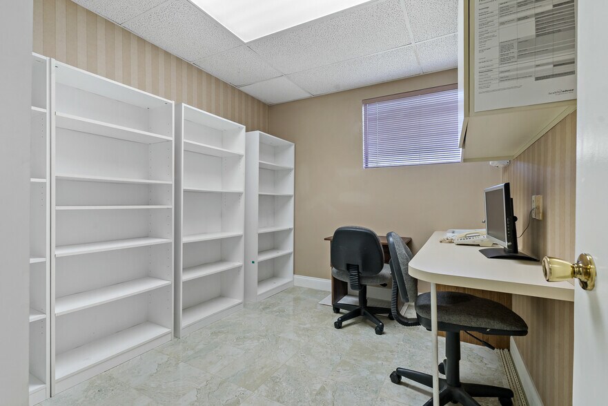 More Photos Of 3709 W Hamilton Ave, Tampa Medical For Sale