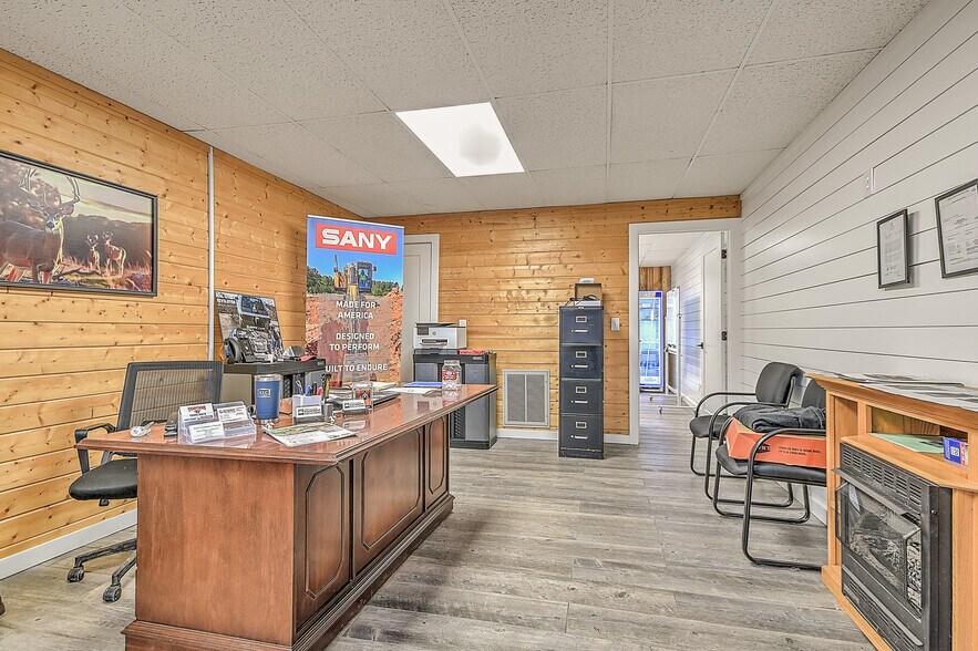 More Photos Of 3930 E Stone Dr, Kingsport Warehouse For Sale