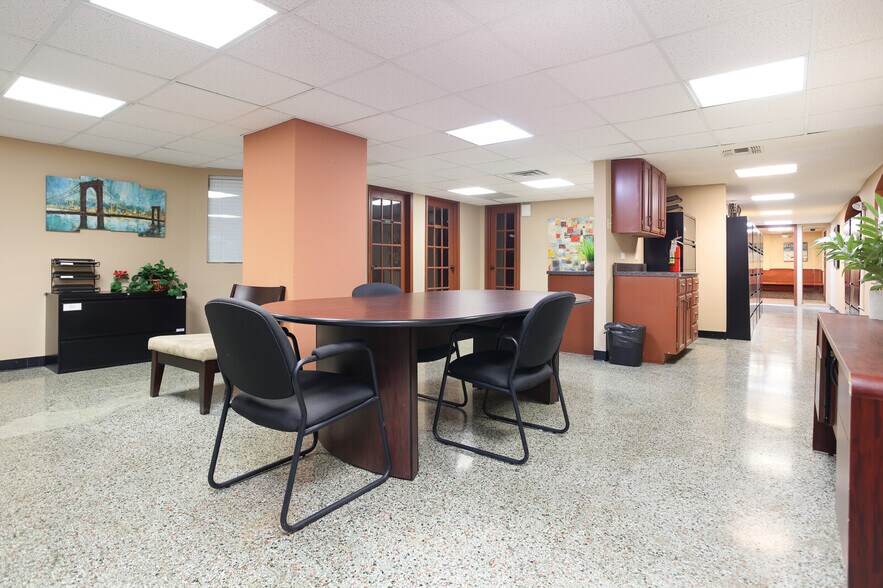 More Photos Of 126 E Main Plz, San Antonio Apartments For Sale