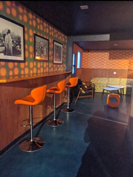 More Photos Of 3526 E 7th St, Austin Bar For Lease