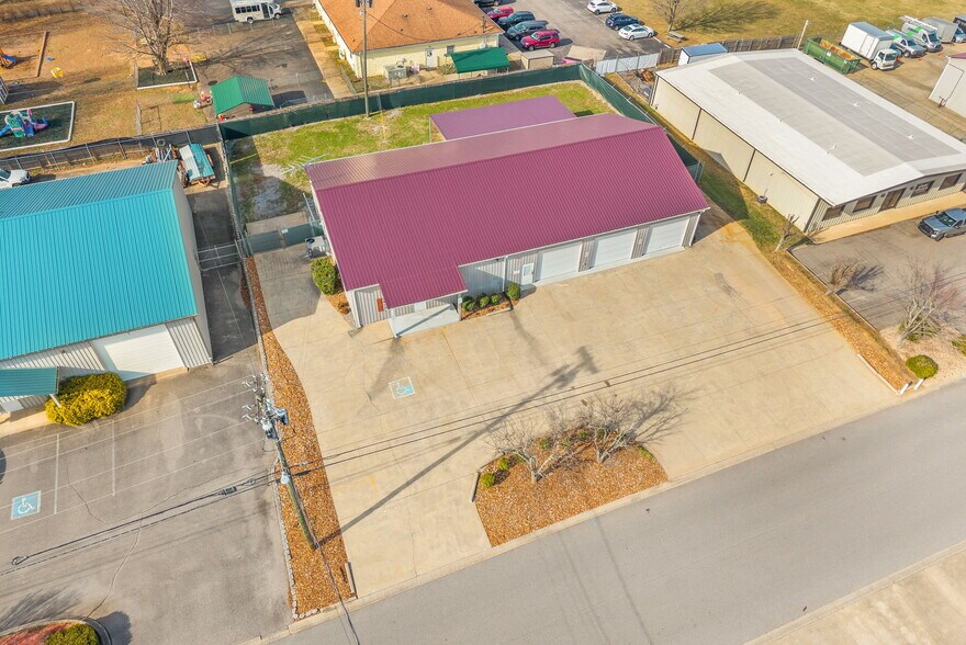 More Photos Of 1811 Alpine Dr, Clarksville Light Manufacturing For Lease