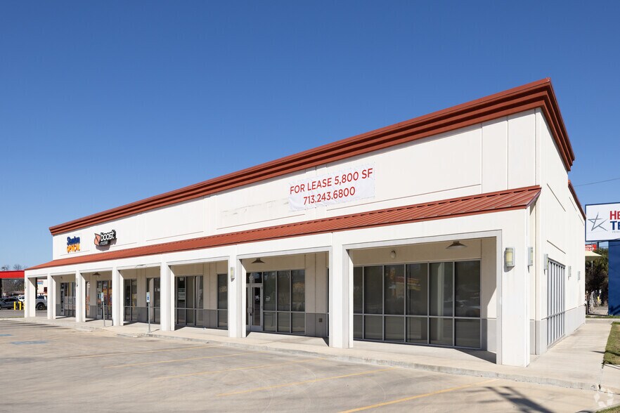 More Photos Of 950 S General McMullen Dr, San Antonio Storefront For Lease