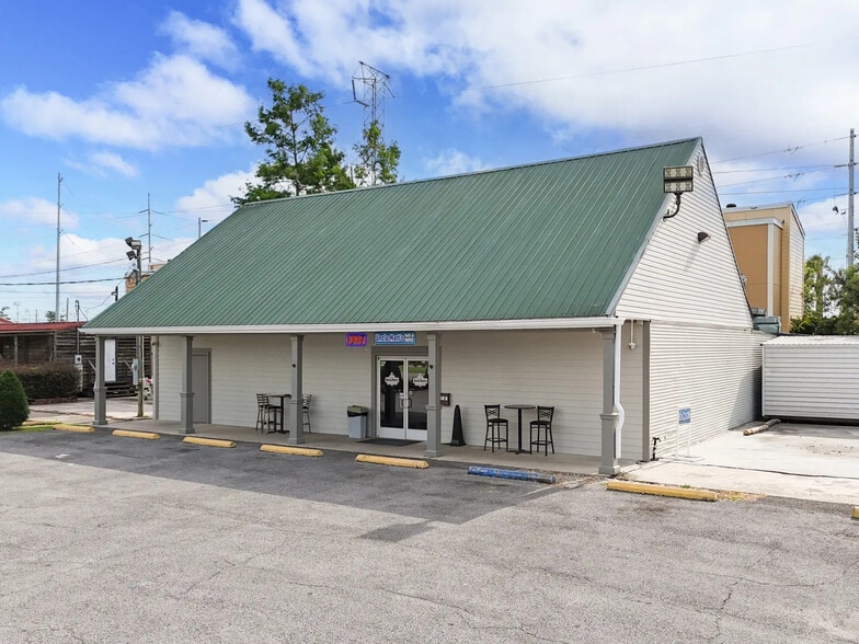 More Photos Of 2303 Hickory Ave, New Orleans Bar For Sale