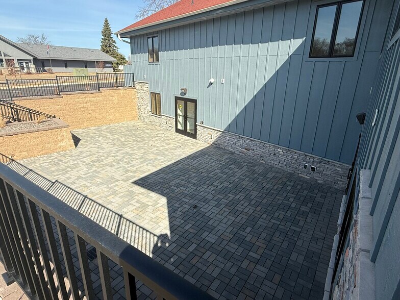 More Photos Of 1570 Century Pt, Eagan Storefront Retail Office For Lease