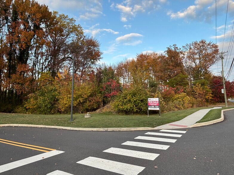 More Photos Of 1660 Big Oak road, Langhorne Office For Lease