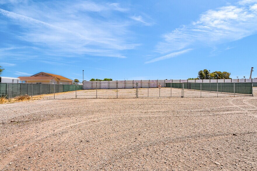 More Photos Of 6181 Brentwood Blvd, Brentwood Land For Lease