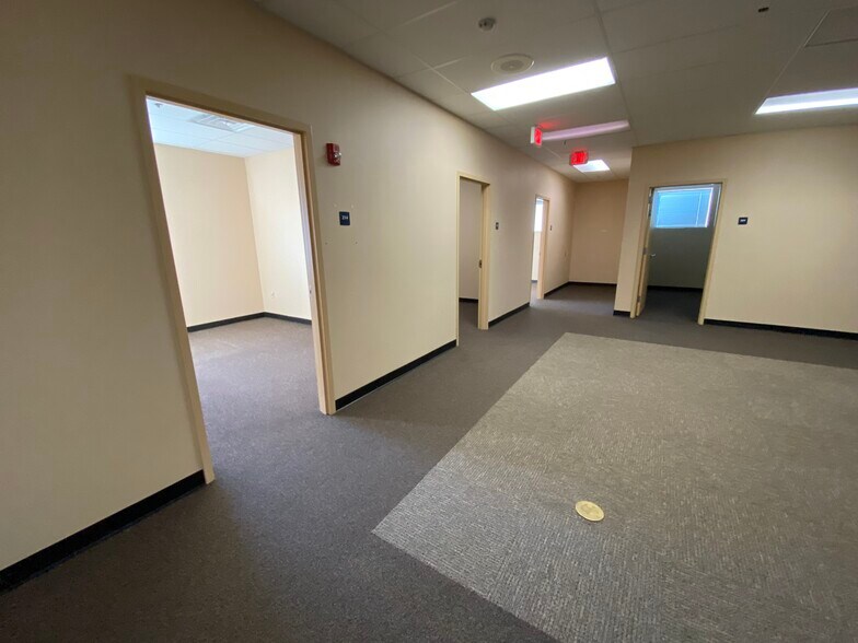 More Photos Of 3250 Robertson Rd, Tyler Office For Lease