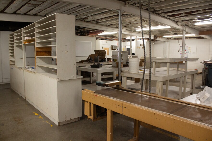 More Photos Of 645 Bellefontaine Ave, Marion Light Distribution For Sale