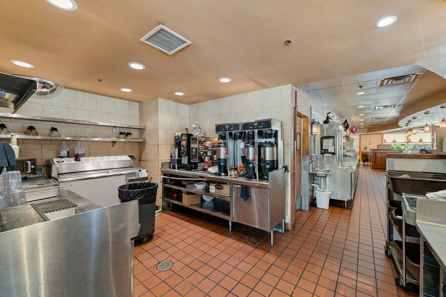 More Photos Of 980 W Lake St, Addison Restaurant For Sale