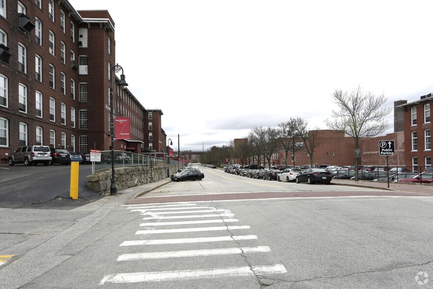 More Photos Of 670 N Commercial St, Manchester Apartments For Lease