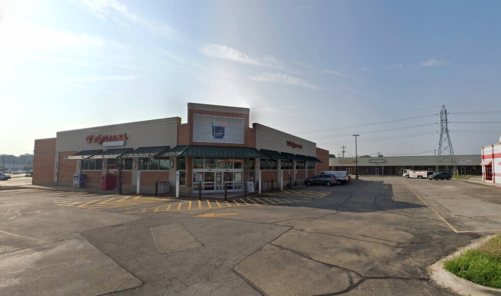 More Photos Of 841 Bloomington Rd, Champaign Drugstore For Lease