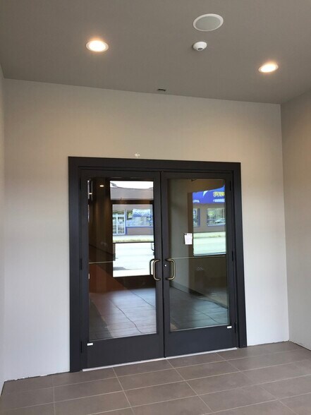 More Photos Of 8218 Pacific Ave, Tacoma Freestanding For Lease