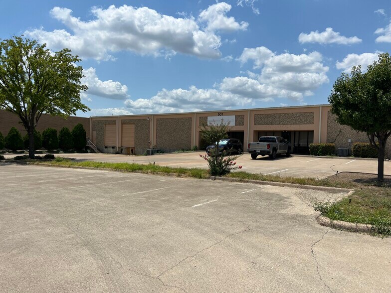 More Photos Of 501 Industrial Dr, Richardson Warehouse For Lease