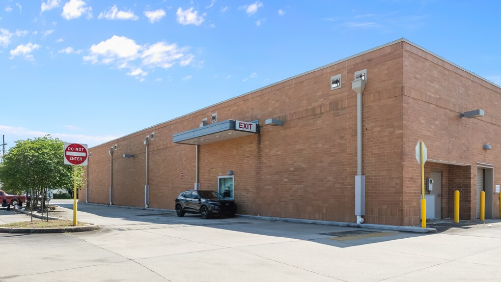 More Photos Of 4327 Jefferson Hwy, Jefferson Drugstore For Sale