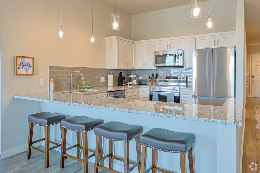 More Photos Of 109 N Lexington St, Manor Apartments For Lease