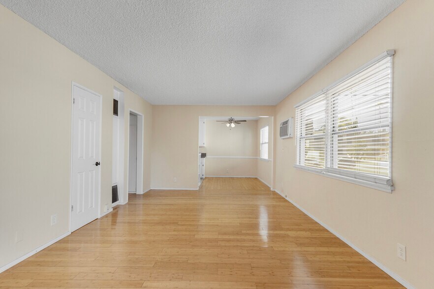 More Photos Of 4956-4960 Kester Ave, Sherman Oaks Apartments For Sale