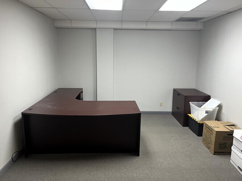 More Photos Of 8175 E 46th St, Tulsa Manufacturing For Lease