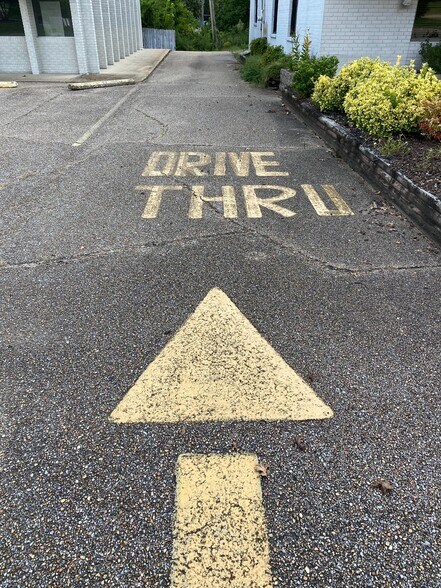 More Photos Of 920 S Gloster St, Tupelo Restaurant For Lease