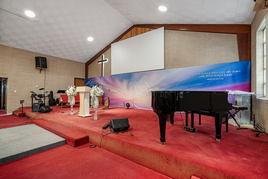 More Photos Of 1424 S 55th St, Kansas City Religious Facility For Sale
