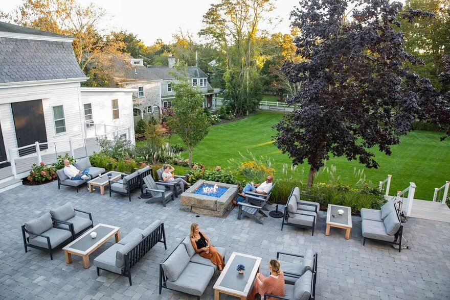 More Photos Of 277 Route 6A, Yarmouth Port Hotel For Sale