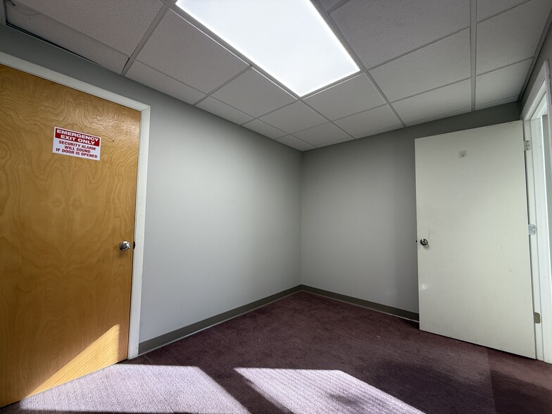 More Photos Of 121 Lincoln St, Worcester Healthcare For Lease