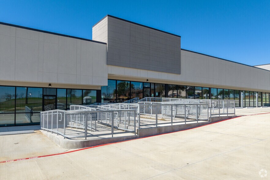 More Photos Of 2600 Becker Dr, Brenham Storefront Retail Office For Lease