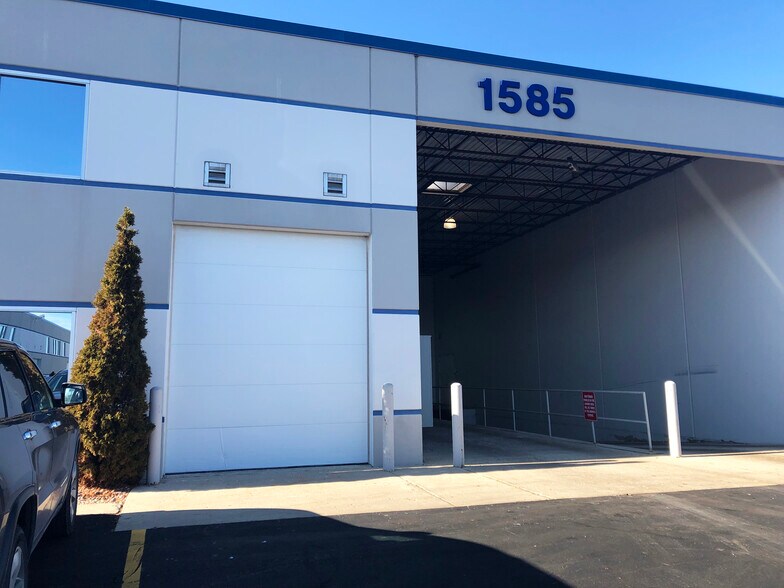 More Photos Of 1585 Beverly Ct, Aurora Warehouse For Lease