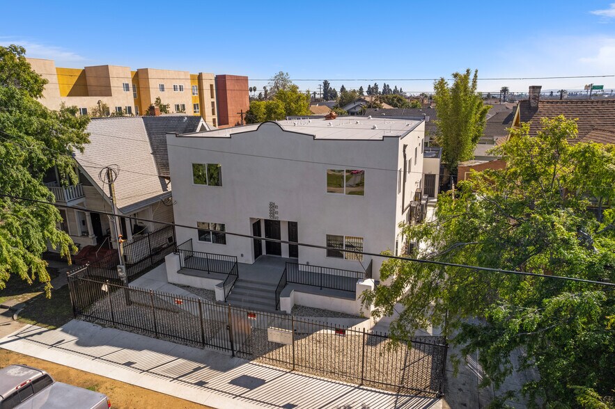 Primary Photo Of 324 W 51st St, Los Angeles Apartments For Sale